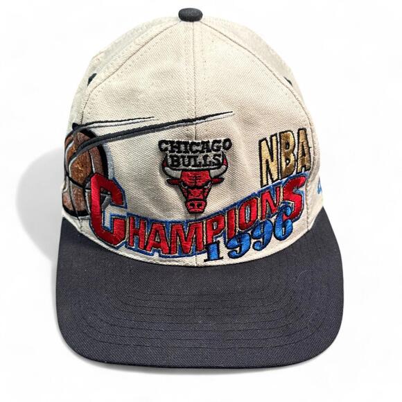VINTAGE 90s CHICAGO BULLS 1996 NBA CHAMPIONS SNAPBACK HAT...